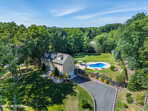24 Willow Ln, Englishtown, NJ 07726