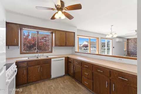 Kitchen - 832 Forepeak Dr, Forked River, NJ 08731 photo 2 of 2