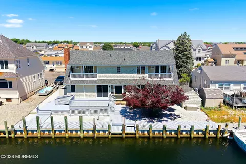 832 Forepeak Dr, Forked River, NJ 08731