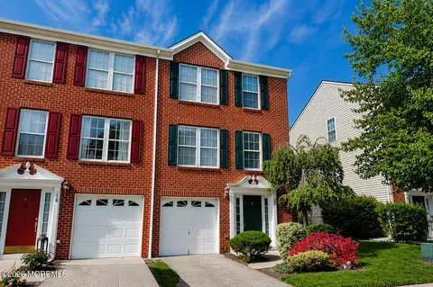 17 Abby Rd, Farmingdale, NJ 07727