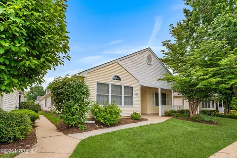 281 Mockingbird Dr, Monroe, NJ 08831 photo 3
