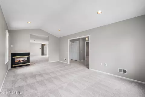 281 Mockingbird Dr, Monroe, NJ 08831 photo 8