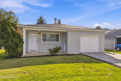 200 Port Royal Dr, Toms River, NJ 08757