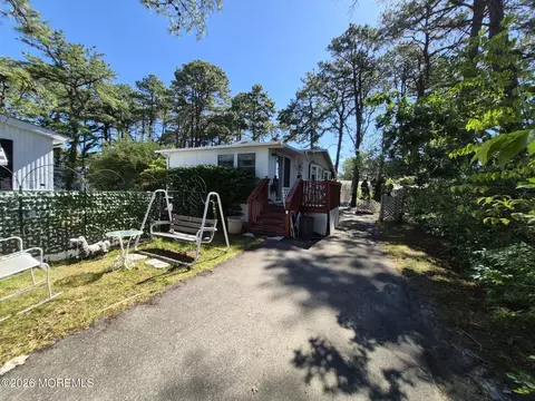 53 Panda Ln, Whiting, NJ 08759
