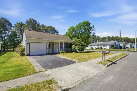112 Pulaski Blvd, Toms River, NJ 08757