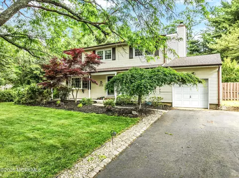 49 Turnberry Dr, Lincroft, NJ 07738