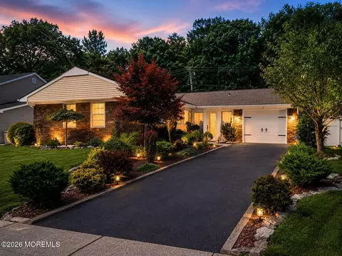 11 Inwood Pl, Aberdeen, NJ 07747