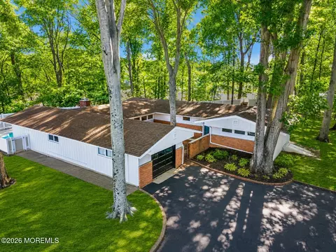 10 Woodland Ter, Lincroft, NJ 07738