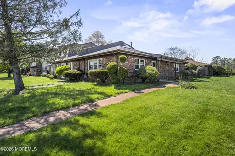 70 Greenwood Loop Rd #70, Brick, NJ 08724
