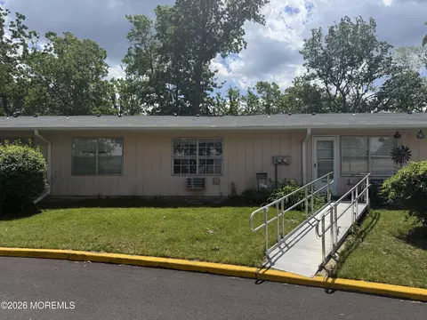103 Edinburgh Ln # C, Lakewood, NJ 08701