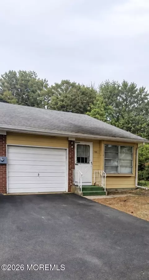 14 Lenape Dr, Whiting, NJ 08759