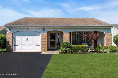 52 Greenwich Ave, Manchester, NJ 08759