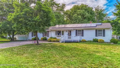32 Brookside Dr, Howell, NJ 07731