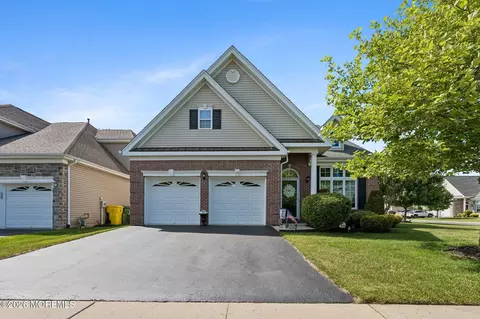 60 Jumping Brook Dr, Lakewood, NJ 08701