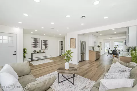 160 Westbrook Dr, Toms River, NJ 08757