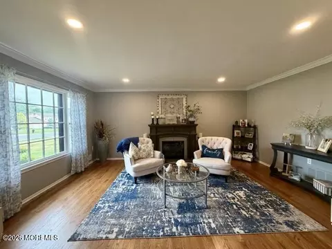11 Sandpiper Dr, Manalapan, NJ 07726