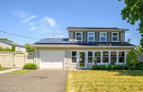 40 Pomona Blvd, Keyport, NJ 07735