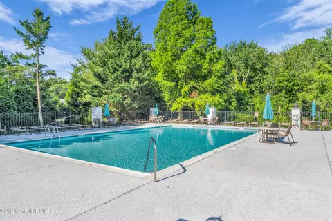71 Mckinley Dr, Ocean, NJ 07712