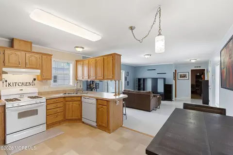 60 Mobile Ln, Toms River, NJ 08755