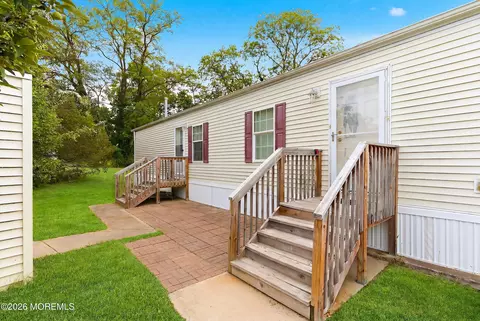 60 Mobile Ln, Toms River, NJ 08755