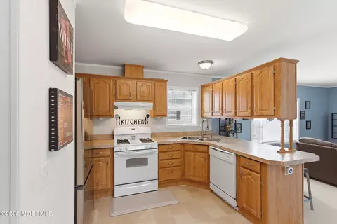 60 Mobile Ln, Toms River, NJ 08755