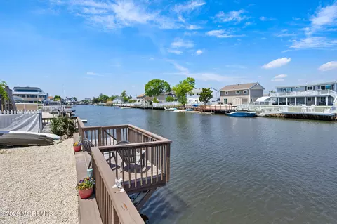 24 W Mohawk Dr, Little Egg Harbor, NJ 08087