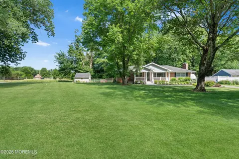 101 Corrine Dr, Pennington, NJ 08534