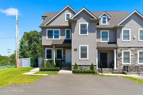 123 N Zinfandel Rd, Lakewood, NJ 08701