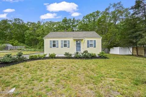 352 Leeward Ave, Beachwood, NJ 08722