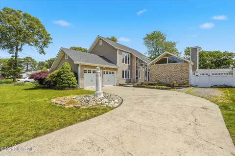 14 Scheiber Dr, Brick, NJ 08723