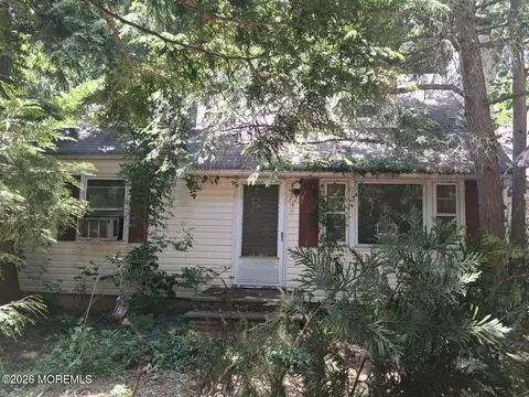 140 Fernhead Ave, Spotswood, NJ 08884