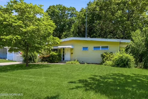 190 Parkview Ter N, Lincroft, NJ 07738