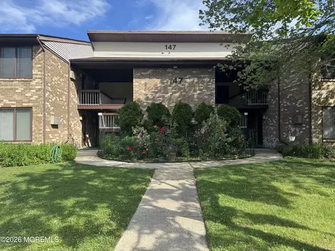147 Amberly Dr #G, Manalapan, NJ 07726