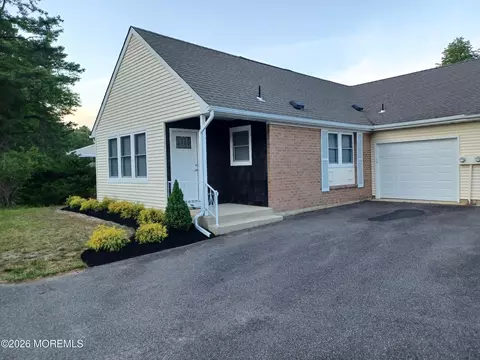 16 Spring St # D, Whiting, NJ 08759