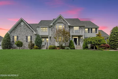 27 Hanging Rock Rd, Freehold, NJ 07728