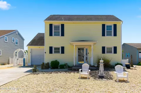 77 Wind Jammer Ct, Bayville, NJ 08721