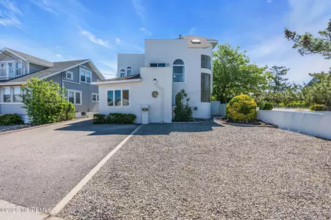 1322 Ocean Ave, Point Pleasant Beach, NJ 08742