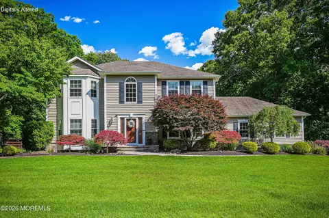 10 Burke Dr, Farmingdale, NJ 07727
