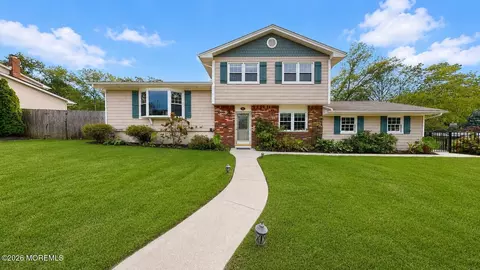 35 Redwood Dr, Toms River, NJ 08753
