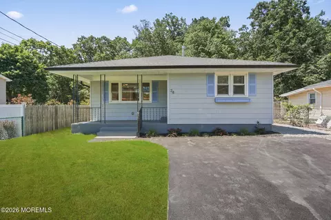 28 Pearl Dr, Howell, NJ 07731