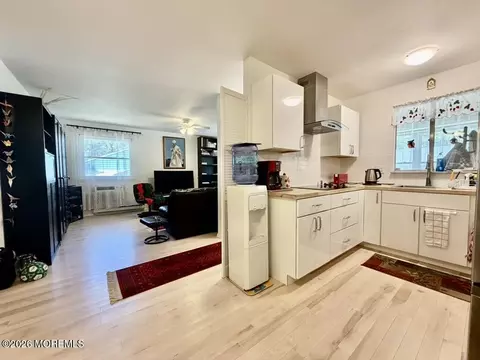 13 Lexington Dr #B, Whiting, NJ 08759