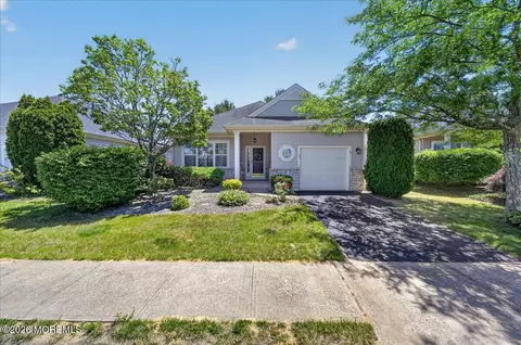 26 Florence Dr, Manchester, NJ 08759