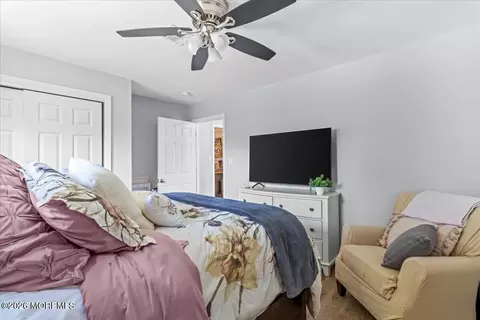 Bedroom - 2115 Pineview Rd, Forked River, NJ 08731 photo 2 of 6
