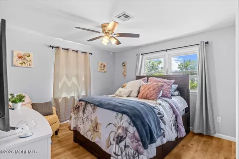 Bedroom - 2115 Pineview Rd, Forked River, NJ 08731 photo 1 of 6