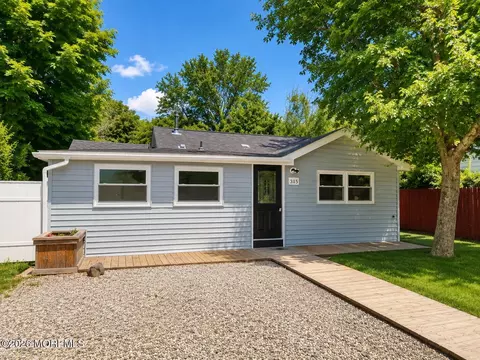 315 Vanderwell Ave, Bayville, NJ 08721