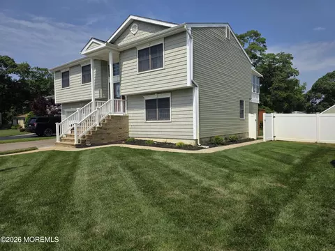 558 Mark Dr, Brick, NJ 08724