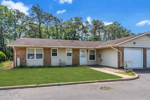 35 Gramercy Ln # B, Manchester, NJ 08759