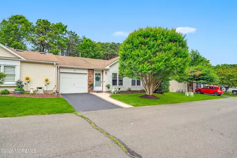28 Nicole Ct, Lakewood, NJ 08701