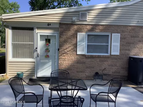 4 Pine St # A, Toms River, NJ 08757