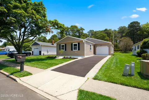 157 Cabrillo Blvd, Toms River, NJ 08757